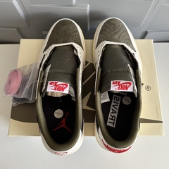 Imagem do Air Jordan 1 Low Travis Scott Medium Olive