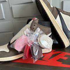 Air Jordan 1 High Travis Scott Mocha na internet