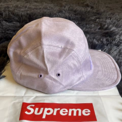 Boné Supreme Suede Camp Lilás na internet