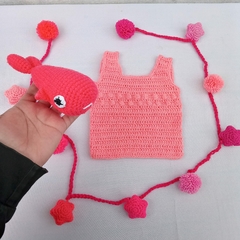 medidas aproximadas:
. pancero: 25cm alto x 20cm ancho
. guirnalda: 1,50cm x 6cm 
. Ballenita: 16cm x 8cm aprox