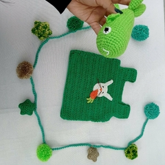 medidas aproximadas:
. pancero: 24cm alto x 21cm ancho
. guirnalda: 1,42cm x 6cm 
. Ballenita: 16cm x 8cm aprox