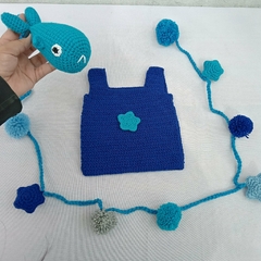 medidas aproximadas:
. pancero: 21cm alto x 18cm ancho
. guirnalda: 1,44cm x 6cm 
. Ballenita: 16cm x 8cm aprox