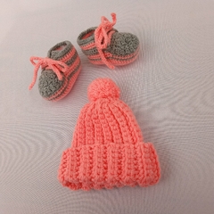 Combo recién nacido de gorro y botitas