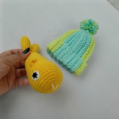 Medias aproximadas:

. Gorrito tejido: 13cm x 14cm alto (sede, ya que está hecho en punto tejido elástico, no aprieta)
.ballenita: 17cm x 8cm ancho