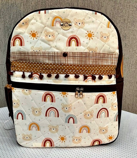 Mochila maternidade urso arco-íris