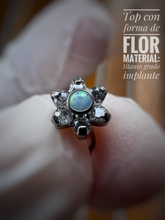 top flor con cristales y ópalo