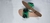 Rasteirinha Slide de couro verde com tiras finas de reforço - comprar online