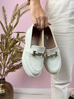 Mocassim tratorado branco na internet