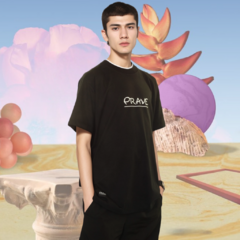 Camiseta Logo Preta na internet