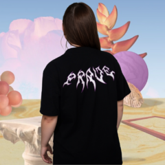 Camiseta Gothic Preta na internet