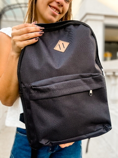 Mochila negra kenia (con red para botella) - comprar online
