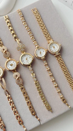 Reloj DORADO diseño surtido - DIAMANTINA