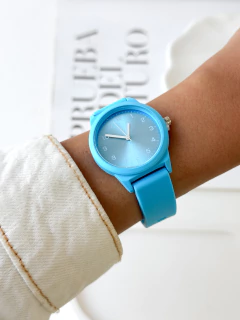 Reloj azzu (celeste)
