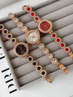 Reloj Isabella dorado (rojo) - DIAMANTINA