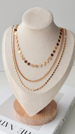 Collar triple dorado