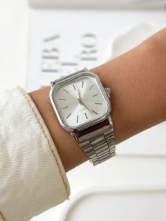Reloj capri plateado (f.blanco)