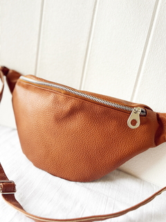 Imagen de Riñonera megan (beige cadena)