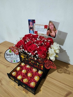 ROSAS CON CAJON DE FERRERO en internet