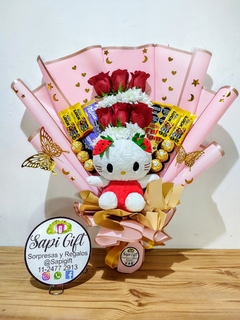 RAMO DE GOLOSINAS CON 6 ROSAS Y PELUCHE
