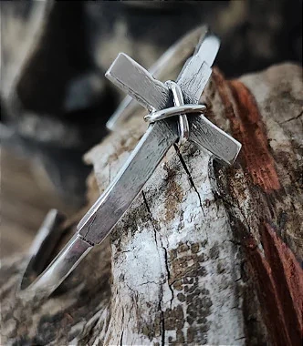 Bracelete cruz efeito madeira