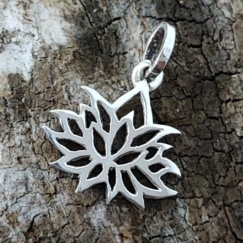 Pingente Flor de Lótus Pequeno
