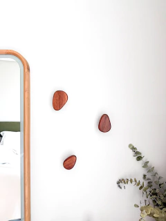 Conjunto de cabideiro na internet