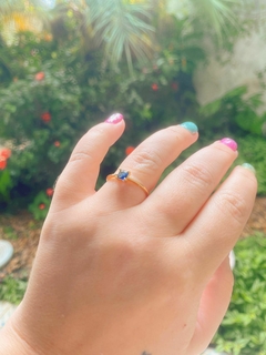 Anel folheado a ouro com zircônia azul - tm 19