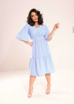 vestido listrado curto