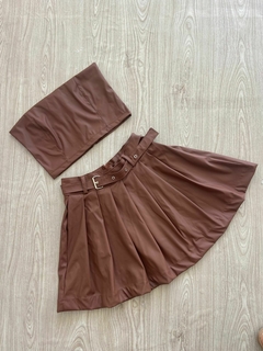 Conjunto de couro na internet