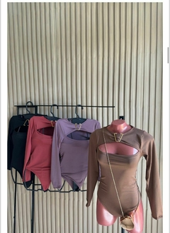 Body manga longa fivela