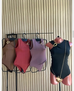 Body com fivela