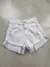 SD376 - Short Denim Blanco Rígido Desflecado Con Roturas (Naira)