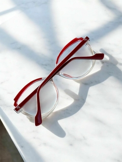 Armação redonda com detalhe vermelho na internet