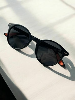 Óculos de sol oval preto polarizado - comprar online