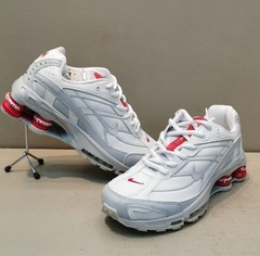Nike Shox R4 Supreme