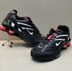 Nike Shox R4 Supreme
