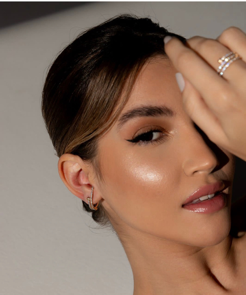 Brinco prego com zircônias