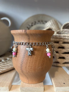 Mate algarrobo con dijes rosa