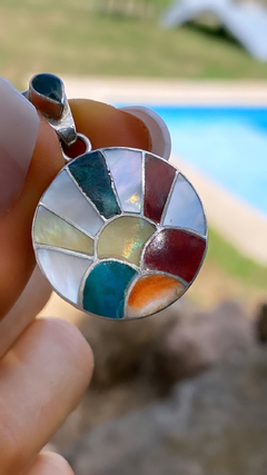 Dije de plata 950 con piedras naturales incrustadas