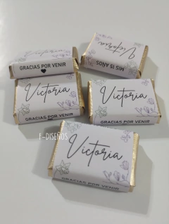 10 Souvenir Lata con 25 chocolates personalizados - comprar online