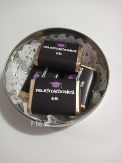 Souvenir lata pastillera + 4 chocolates personalizados - comprar online