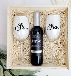 REGALO ESPECIAL PERSONALIZADO CAJA + VINO + 2 COPAS - comprar online