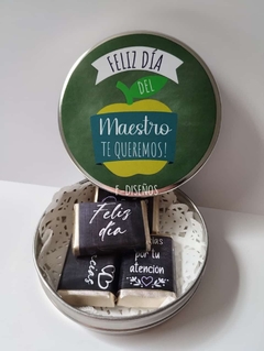 Souvenir lata pastillera + 4 chocolates personalizados en internet