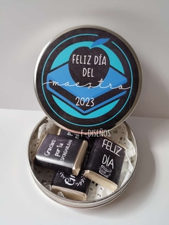 Souvenir lata pastillera + 4 chocolates personalizados - F-Diseños 