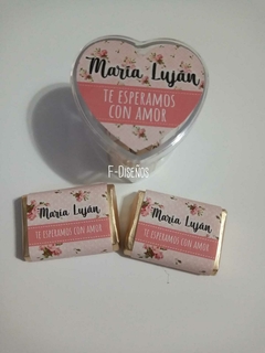 Souvenir cajita corazón acrílico con 2 chocolates personalizados - comprar online