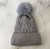 GORRO CON PIEL, POMPON Y PERLAS en internet