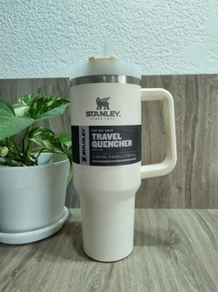 Vaso Stanley Travel Quencher The Big Grip - 1.18 Ltros - Blanco