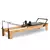 Aparato de Pilates Reformer Classic Arktus de madera con plataforma acolchonada y barras de resistencia