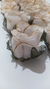 BOTÃO DE ROSA (branco com borda dourada)