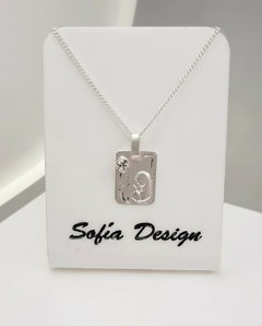 Dije Medalla de Virgen Niña Rectangular Calada con Cubic de Plata 925